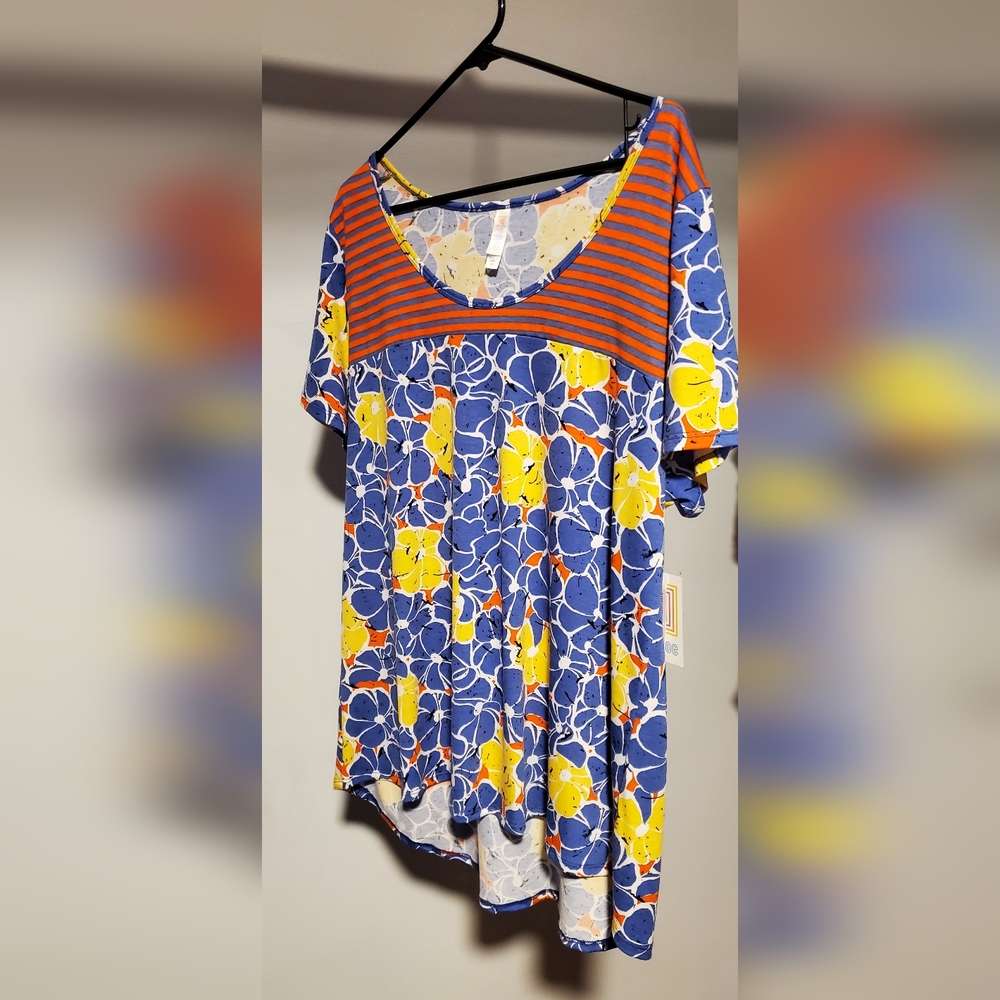 LulaRoe Shirt 2XL blue and yellow floral